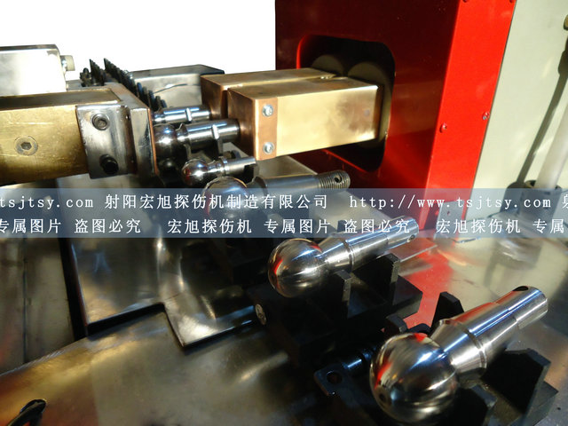 產(chǎn)品名稱：球頭銷專用熒光磁粉探傷機(jī)
產(chǎn)品型號(hào)：HCDG-2000
產(chǎn)品規(guī)格：熒光、二工位流水線